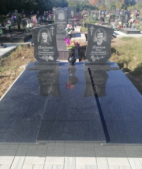 Памятник двойной 08